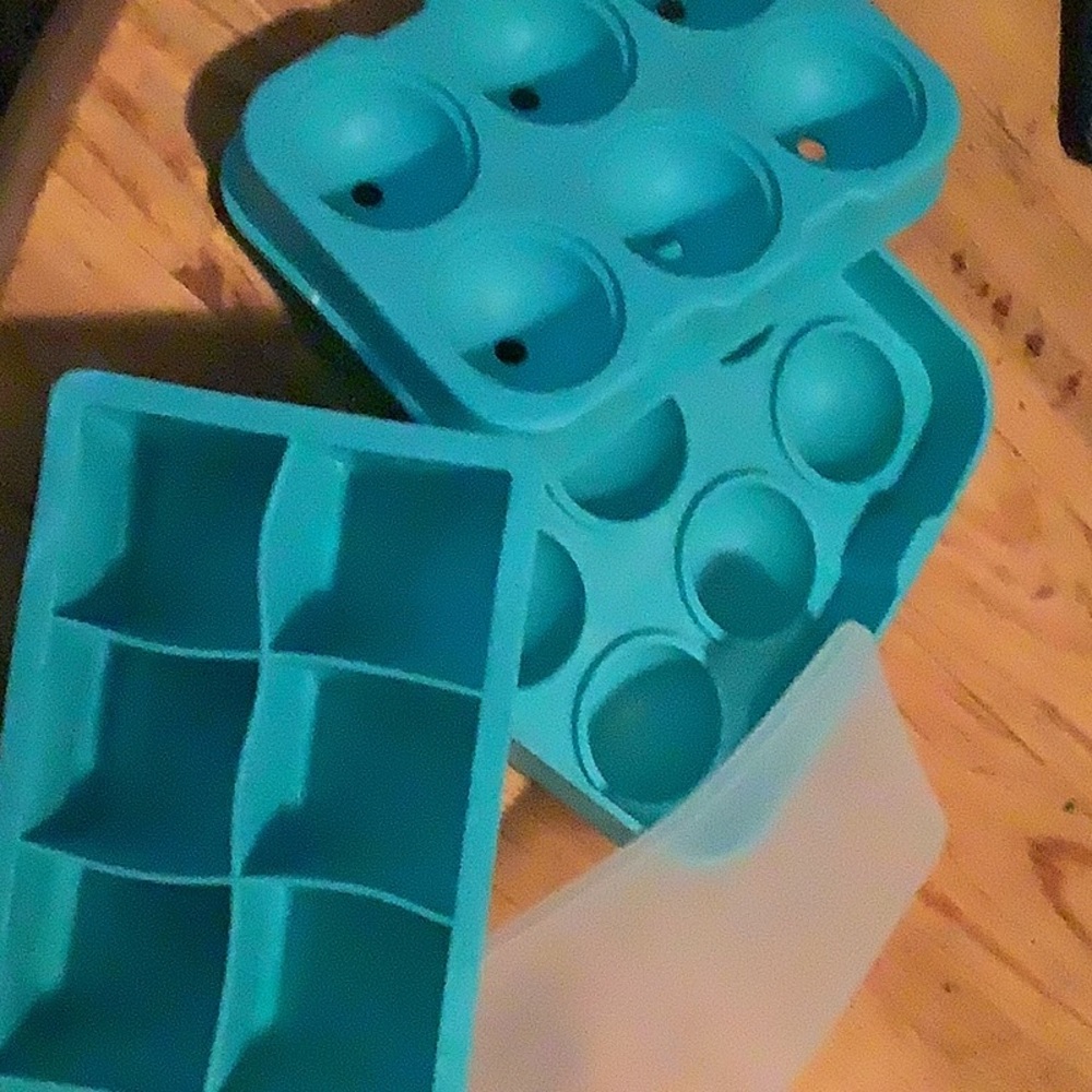 Ice cube trays
